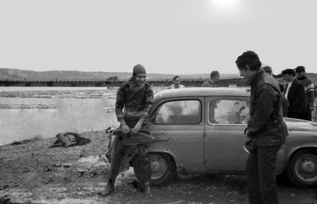 1968 г.  В.Морозов и его «трофей». Река Томь, близ понтонного моста. Томск.