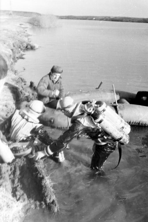 1968 г.  Трудный момент. Тренировка экспедиционников. Сенная курья, Томск.