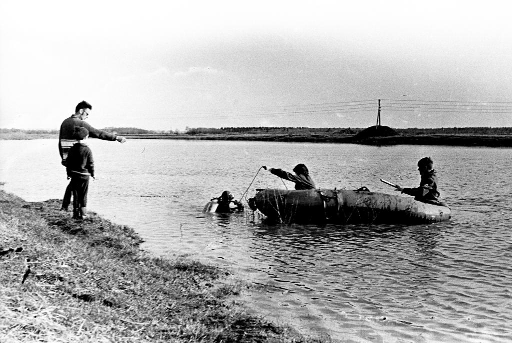 1969 г.  В.Дятлов руководит спусками. Наводнение. Тренировка экспедиционников. р.Томь, Боярские озёра, Томск.