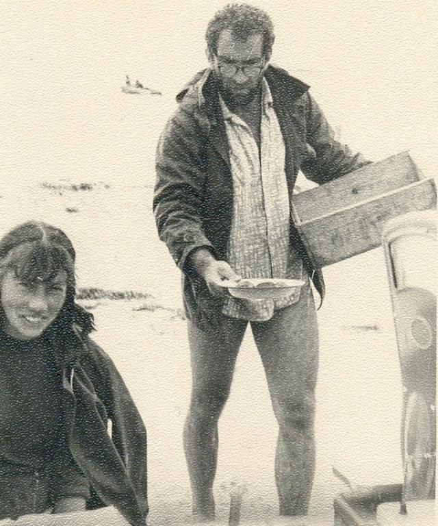 1969 г.  В.Гребнёва и В.Левин (Владивосток). Бухта Песчаная. п.Андреевка, Японское море.