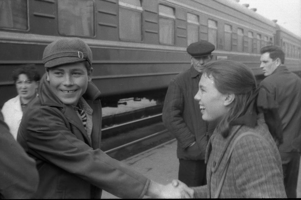 1972 г.  В.Дворецкий и встречающая экспедицию Н.Казинская. Экспедиция «Акватика-72». Станция Тайга.  