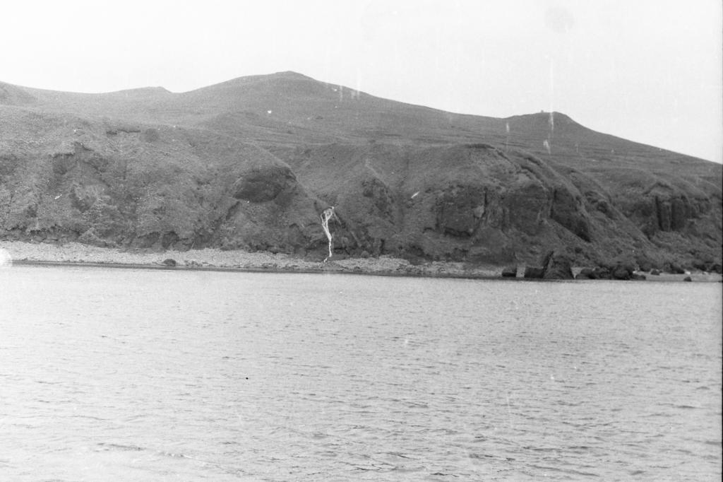 1972 г.  Водопад. Экспедиция «Монерон». Японское море, Советская Гавань, остров Монерон.