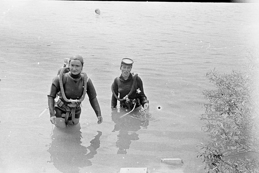 62-21  1962 г.  Г.Колтукова и О.Никульчикова. Тренировка на Сенной курье. Томск.