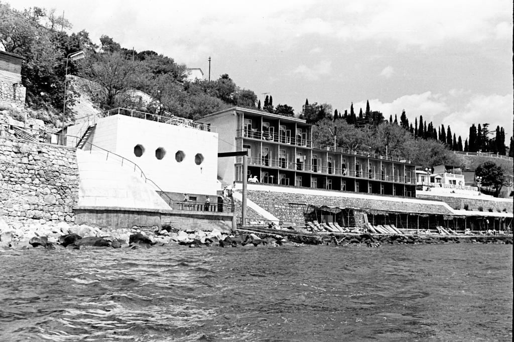 64-25  1964 г.  ЦМК ПС ДОСААФ СССР (Центральный морской клуб подводного спорта). Алушта.