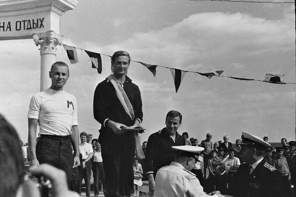 64-67  1964 г.  Победители среди мужчин В.Семёнов (Вооруж. Силы), В.Меньшиков (Москва), З.Берман (Украина). Чемпионат СССР. Алушта.