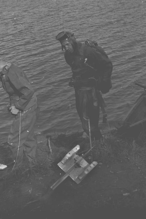 66-4    1966 г.  Спортсмен С.Шлёнкин. Обучение подводному ориентированию. Сенная Курья, Томск.