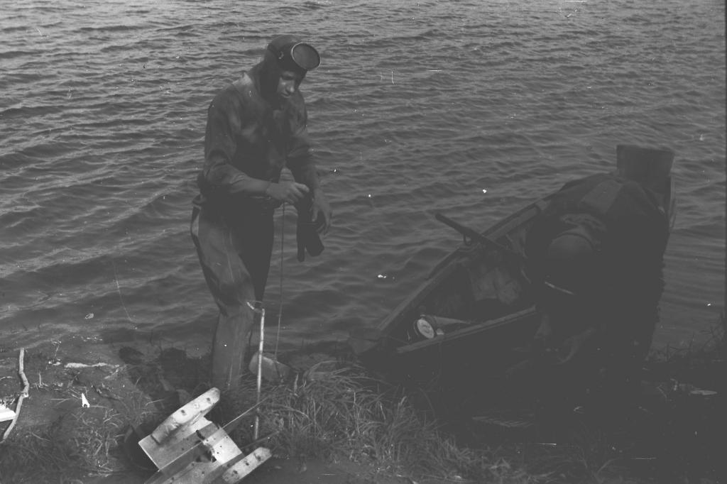 66-5    1966 г.  Спортсмен С.Шлёнкин. Обучение подводному ориентированию. Сенная Курья, Томск.