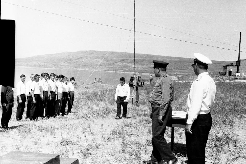 69-40  1969 г.  Судьи и начальники. Построение. Зона Сибири по подводному ориентированию, о.Иткуль, Ширинский район, Красноярский край.