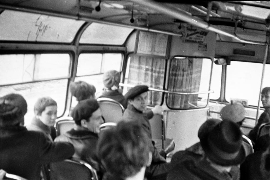 70-10  1970 г.  В автобусе И.Авдеева, Г.Рябцев, В.Загозин (Новосибирск). Матч сильнейших клубов СССР, ЦМК, Москва.