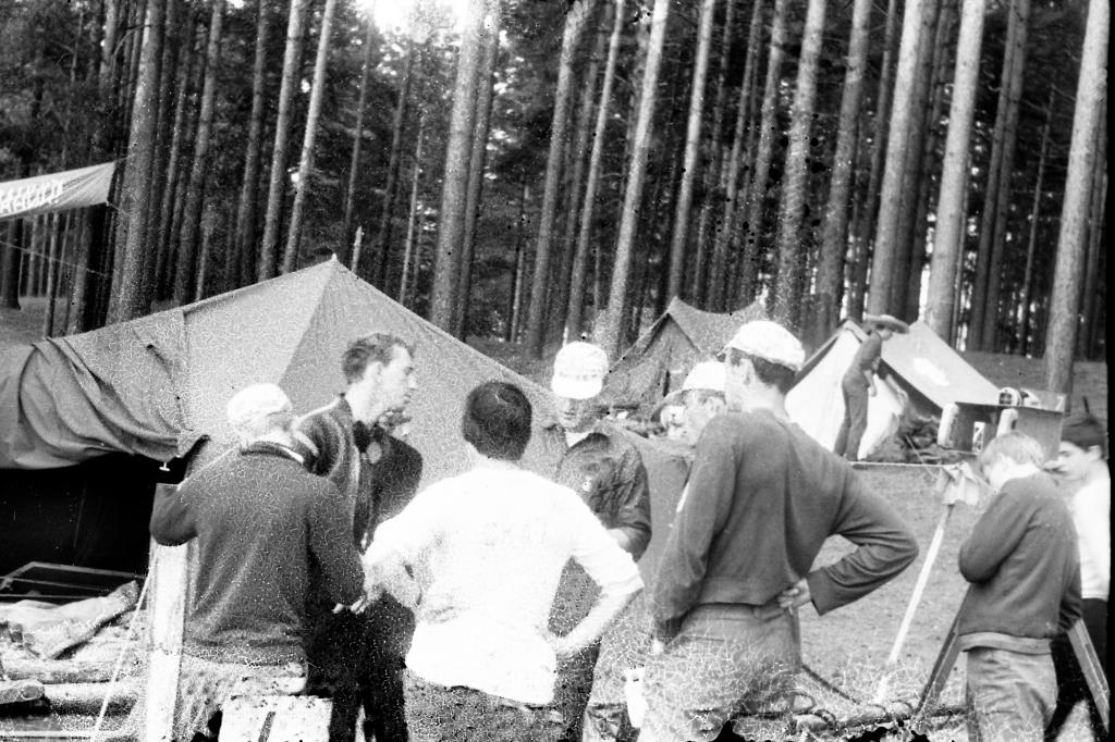 70-71  1970 г.  С.Шлёнкин, Н.Юрга, А.П.Привезенцев и В.Петлин. Первенство Сибирской зоны по подводному ориентированию. п.Самуськи, Томская обл.