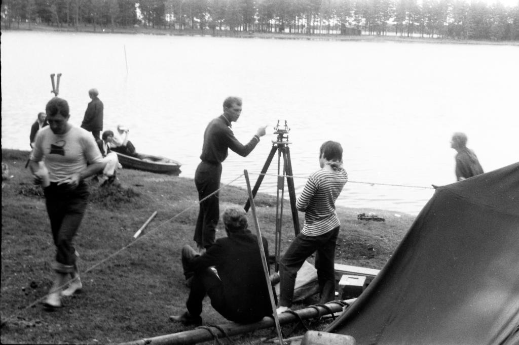 70-76  1970 г.  Н.Юрга, С.Шлёнкин и Т.Зомберг. Первенство Сибирской зоны по подводному ориентированию. п.Самуськи, Томская обл.
