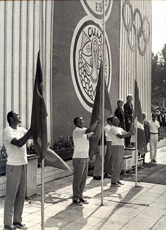 72-10  1972 г.  На пьедестале чемпионка Европы И.Авдеева. VI чемпионат Европы по плаванию в ластах. Москва.