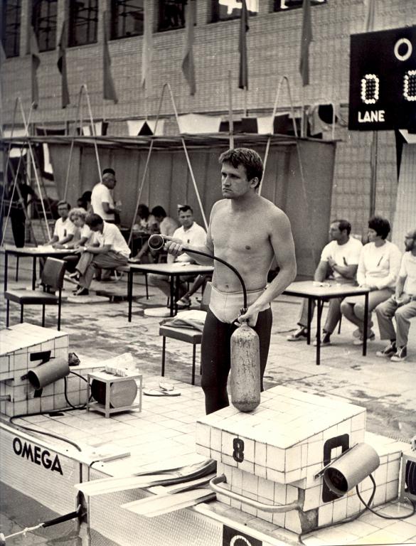 72-3    1972 г.  К старту готовится В.Волков. VI чемпионат Европы по плаванию в ластах. Москва.
