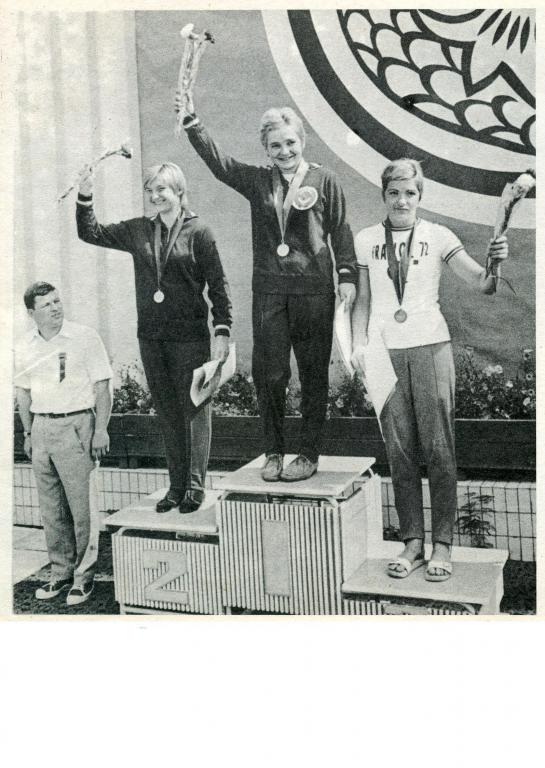 72-9    1972 г.  И.Фаломкина (Новосибирск), И.Авдеева (Томск), Ф.Верле-Гужон (Франция). VI чемпионат Европы по плаванию в ластах. Москва.