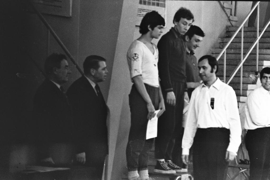 73-112 1973 г.  Награждение. 1 место А.Шумков, 2 место И.Шиповский, 3 место А.Овсянников (Горький). Кубок РСФСР. Саратов.