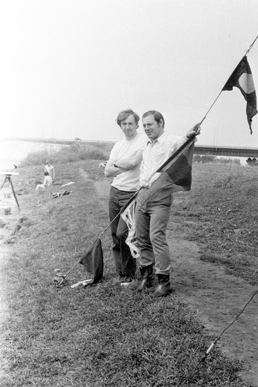 74-57  1974 г.  С.Шлёнкин и В.Титов. Открытие сезона по подводному ориентированию. Сенная Курья, Томск.