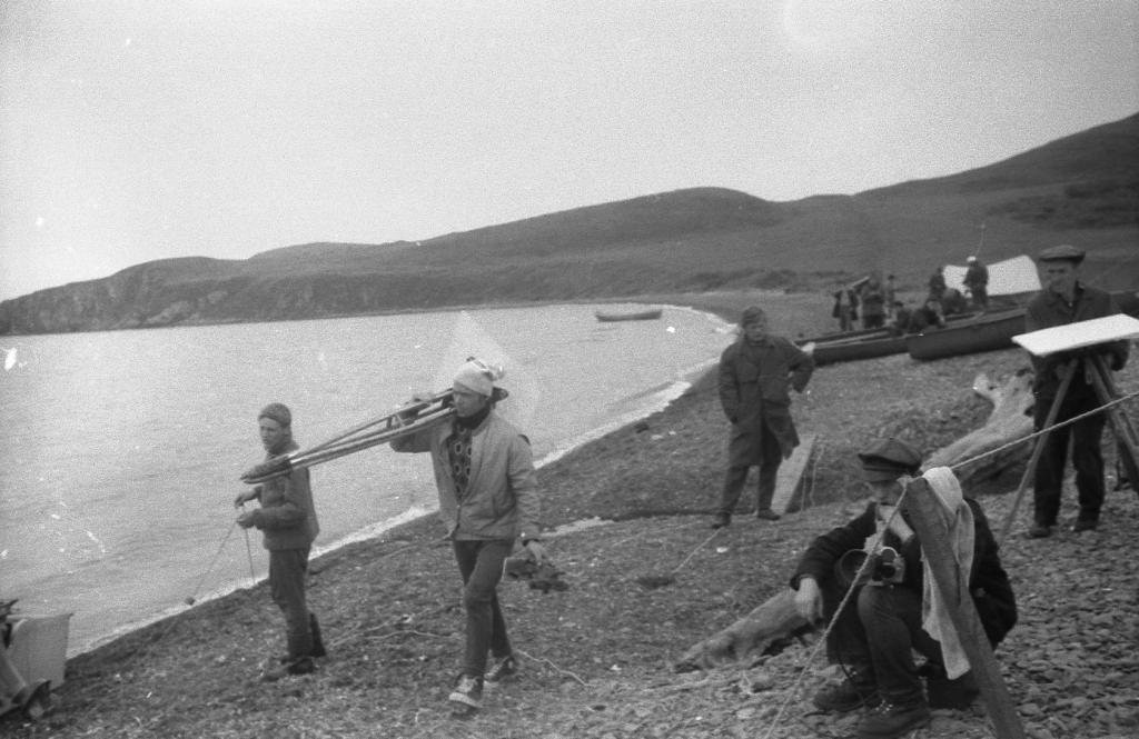 74-65  1974 г.  Съёмка дистанции. Г.Кузьмина и В.Гочаков. Первенство Восточной зоны по подводному ориентированию. о-в Попова, Владивосток.