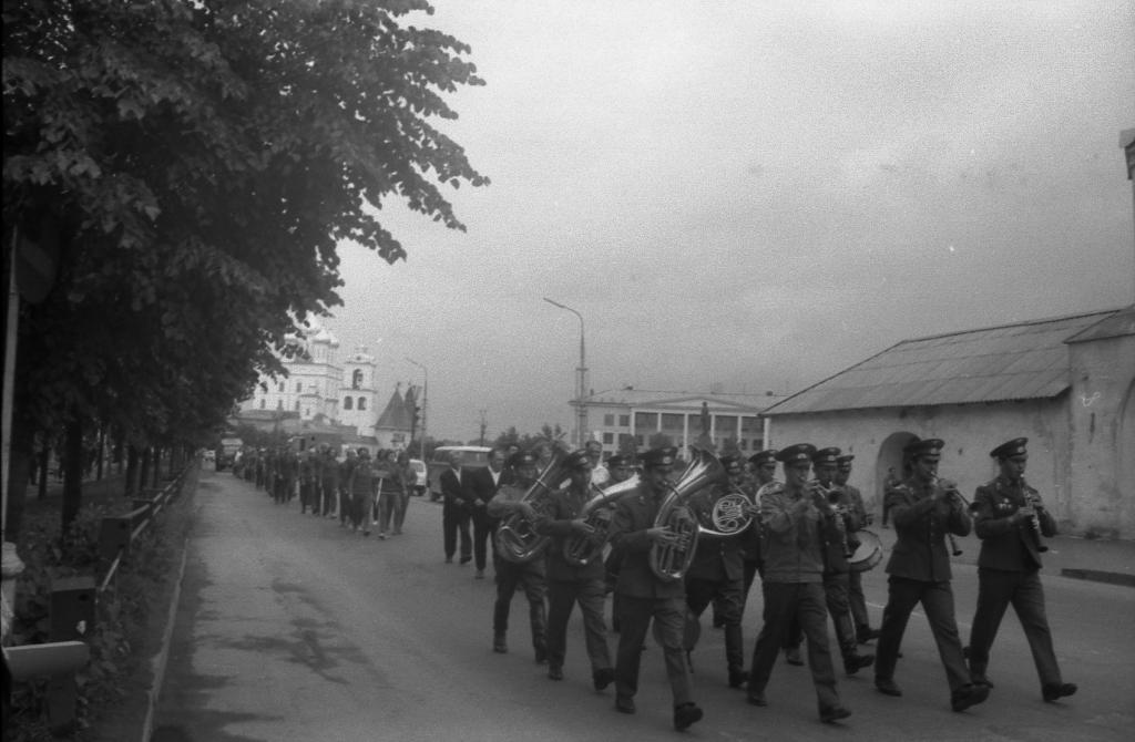 74-80  1974 г. Парад открытия соревнований. Чемпионат РСФСР по ориентированию. Псков