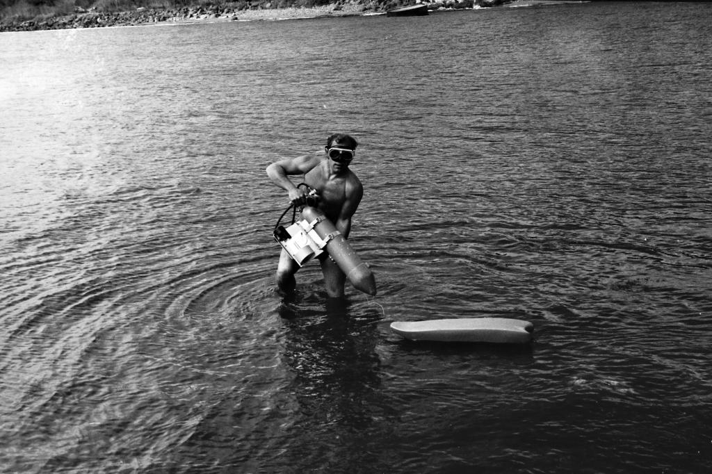 76-15  1976 г.  В.Титов с приборным узлом. Тренировка ориентировщиков. Мичурин, Болгария.