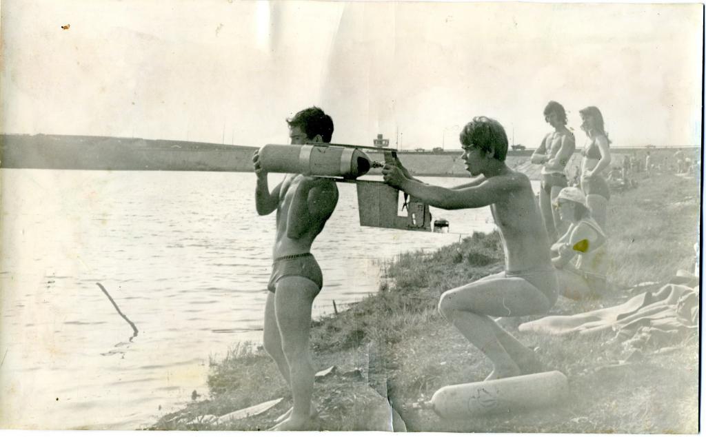 76-23  1977 г.  Г.Гришаев. Курс взят! Подготовка к стартам. Открытие сезона по подводному ориентированию. Сенная Курья, Томск..JPG
