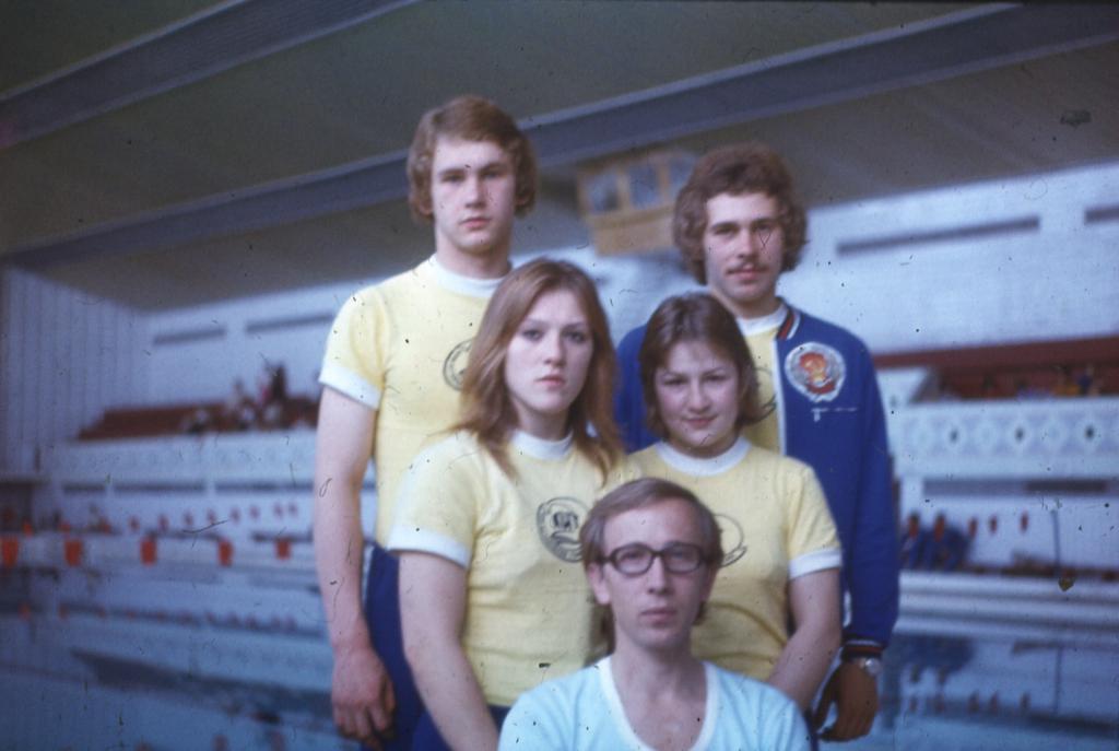 76-3    1976 г.  Е.Подузов, И.Вагнер, Тайлашева, О.Таубер, тренер А.Д.Шумков. Первенство ДЮСТШ СССР. Саратов.