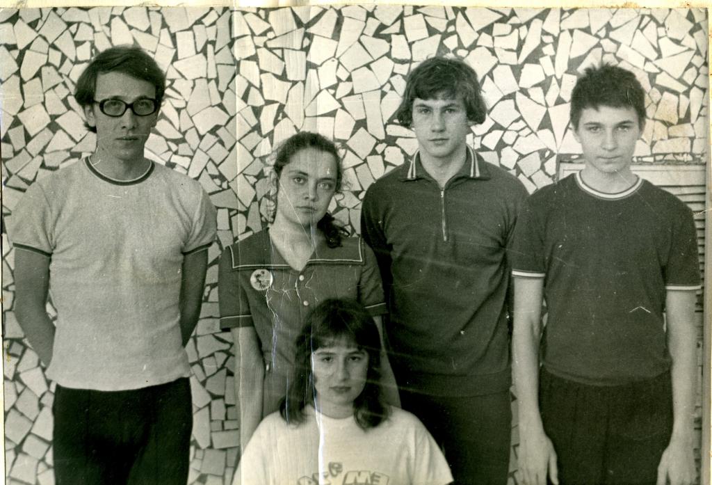 76-5    1976 г.  Тренер А.Д.Шумков, М.Закуткина, Е.Подузов, А.Кочетков , О.Таубер. Кубок Урала, Магнитогорск.