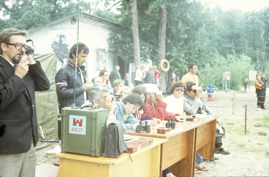 77-45  1977 г.  Судья В.Жданов. Международные соревнования по подводному ориентированию. оз.Белое, Брест..JPG