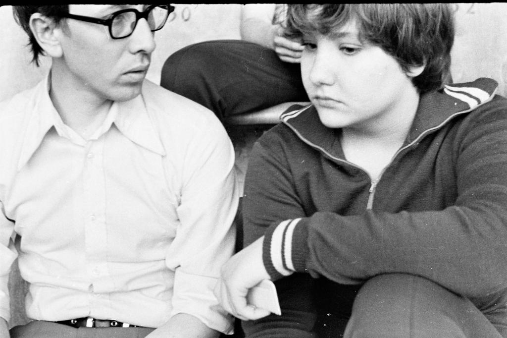79-6    1979 г.  Тренер А.Д.Шумков даёт указания Т.Теплых. Зона Кубка СССР по плаванию в ластах. Новосибирск.