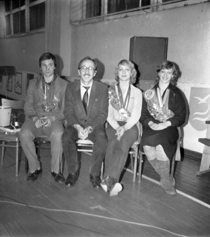 84-51  1984 г.  А.Кочетков, А.Д.Шумков, Н.Пушкарёва, Н.Марьянова. Юбилей спортклуба ТГУ. Спорткорпус ТГУ, Томск.