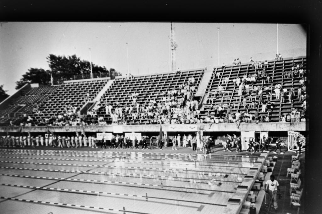86-41  1986 г.  На церемонии открытия IV чемпионата мира по плаванию в ластах. Западный Берлин.