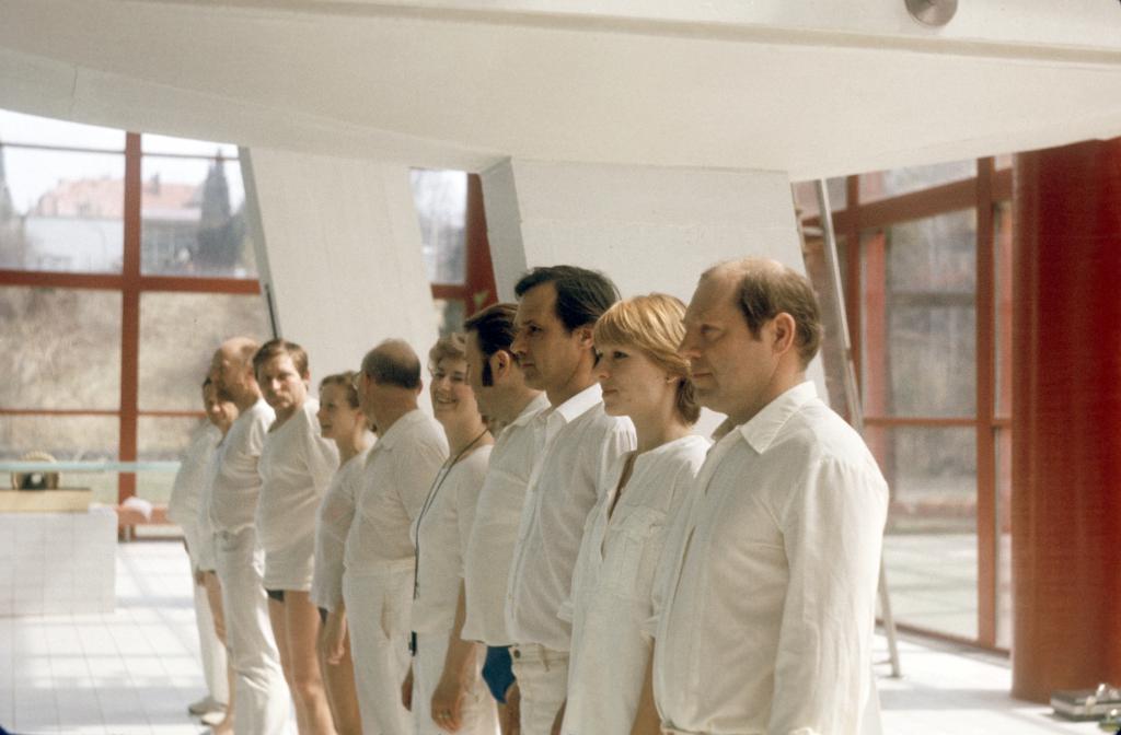 87-15  1987 г.  Судьи соревнований. В.Титов и В.Жданов. Международные соревнования по плаванию в ластах. Либерец, ЧССР..JPG