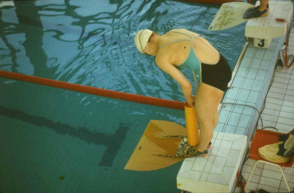 87-22  1987 г.  Т.Мельникова на старте. Международные соревнования по плаванию в ластах. Либерец, ЧССР.
