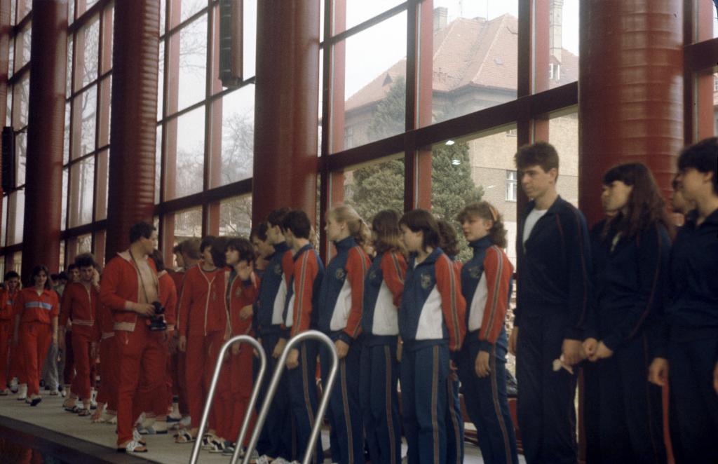 87-4    1987 г.  Команда СКАТ. Международные соревнования по плаванию в ластах. Либерец, ЧССР..JPG