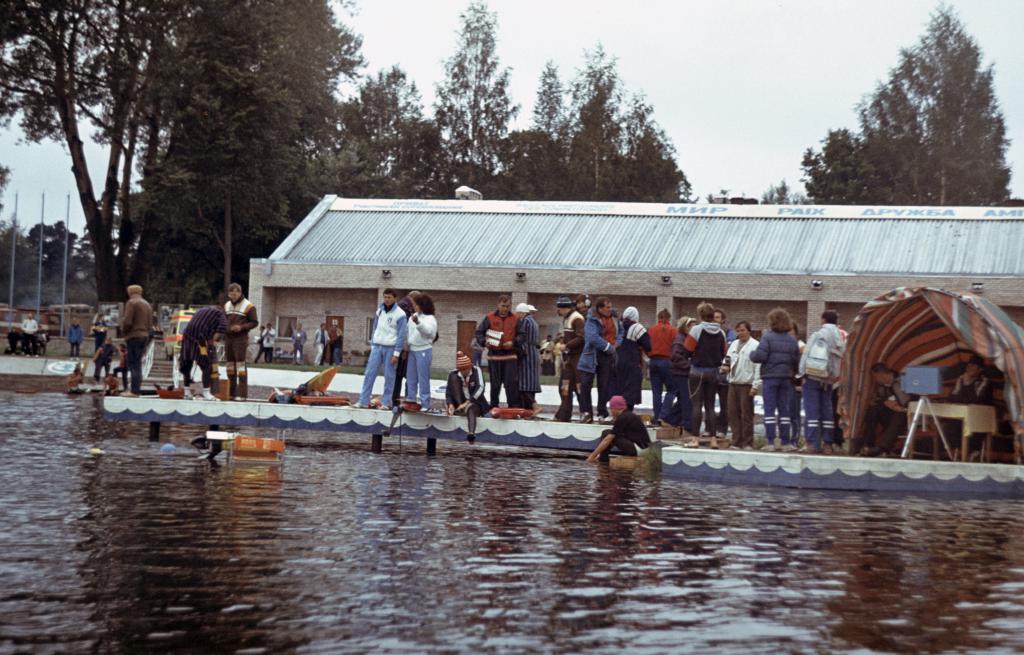 87-92  1987 г.  Спортсмен под водой осуществляет поиск ориентира. Чемпионат мира по ориентированию. Ленинград..JPG