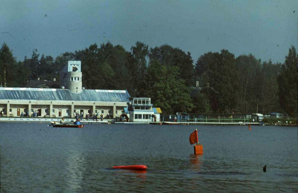 87-94  1987 г.  Место подготовки к старту. Чемпионат мира по подводному   ориентированию. Ленинград.