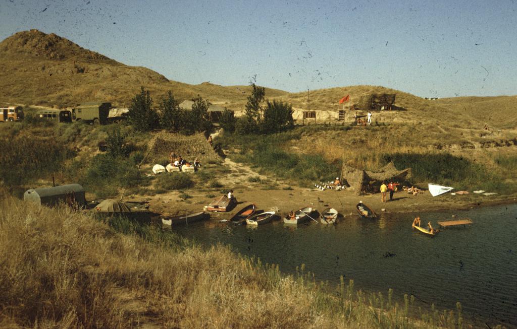 89-92  1989 г.  Стартовая зона. Кубок СССР по ориентированию. Курталинское водохранилище, Ашхабад..JPG