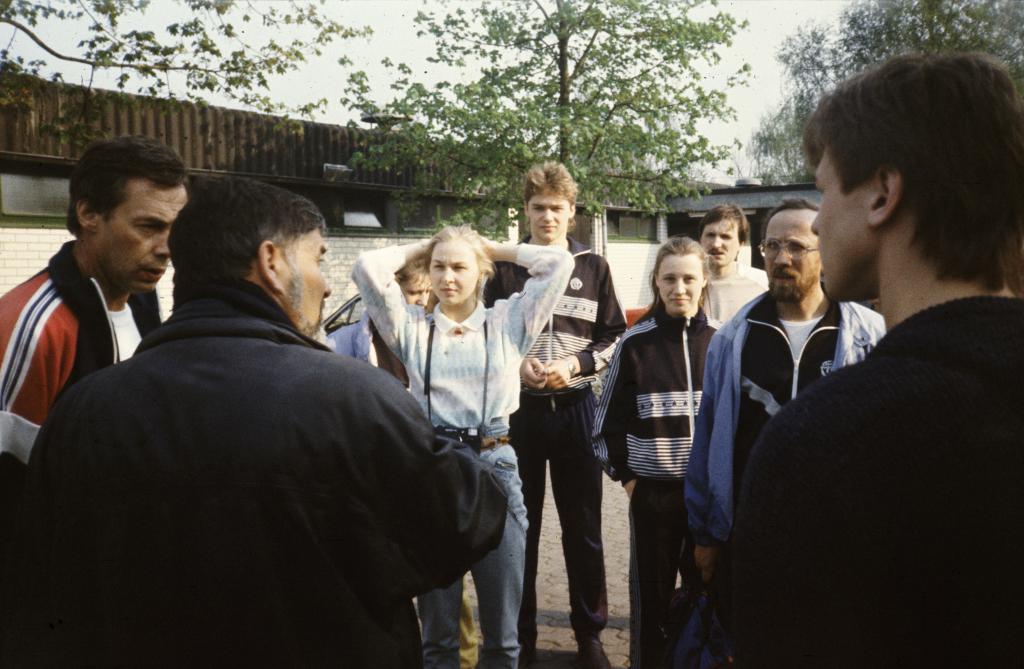 90-22  1990 г.  Экскурсия по спортивному клубу. Международные соревнования по плаванию в ластах. Варендорф, ФРГ..JPG
