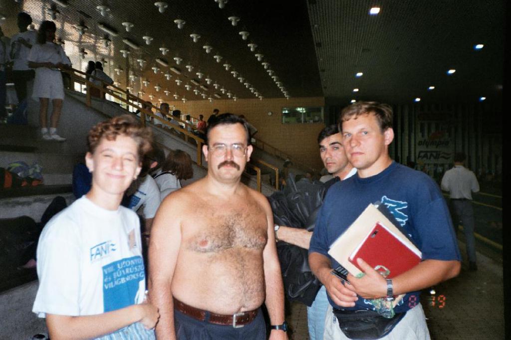 96-19  1996 г.  И.Егорушкина, тренер П.В.Тимченко, тренер сборной России  А.М.Антонов.VIII чемпионат  мира. Дунайварош, Венгрия.