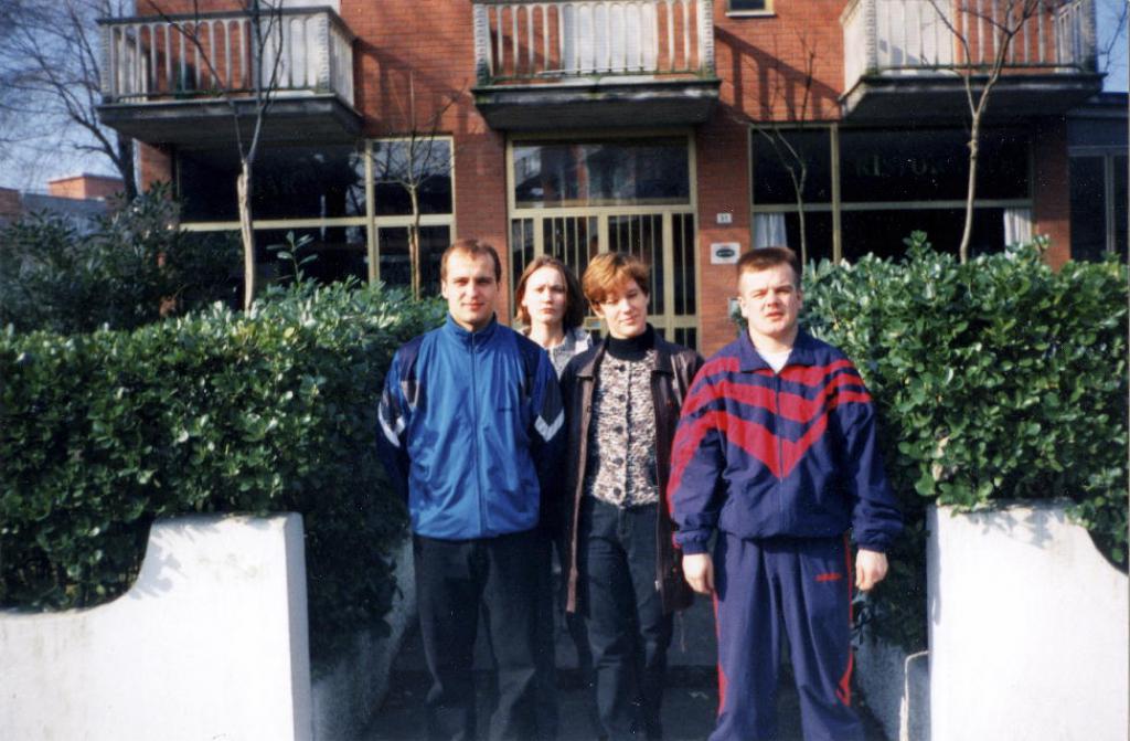 96-31 1996г. А.Нечитайло (Бийск), М.Купрессова, И.Егорушкина, К.Ананьев. Клубный чемпионат Европы. Равенна, Италия.