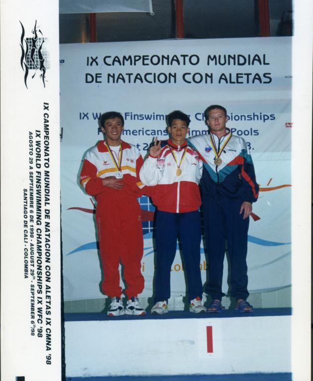 98-60  1998 г.  М.Максимов с китайскими соперниками. IХ чемпионат мира. Кали, Колумбия