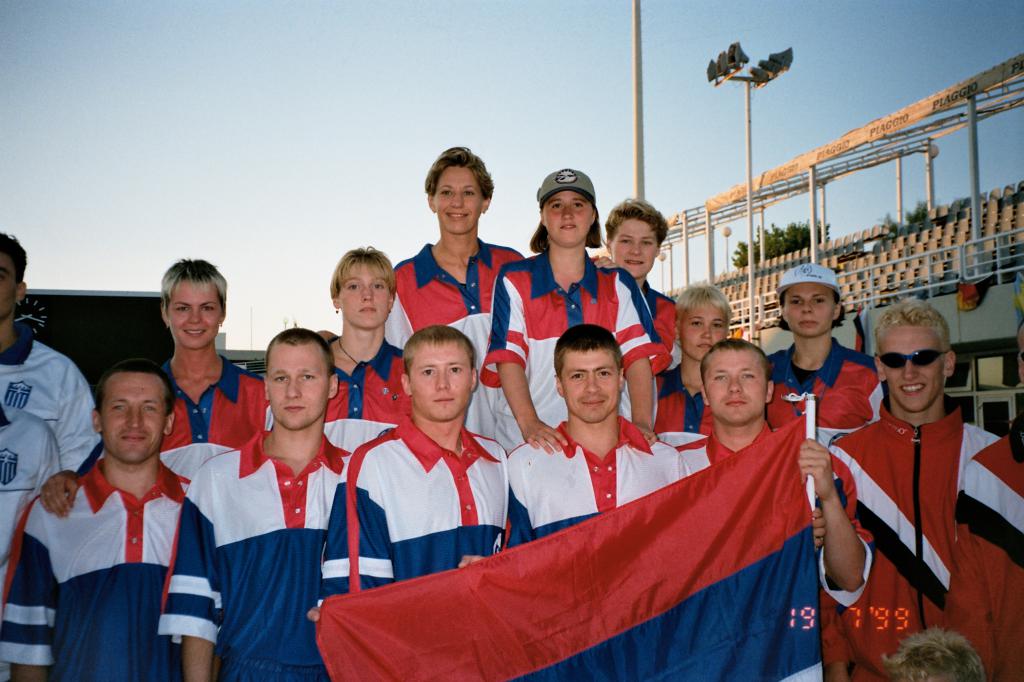 99-50  1999 г.  В составе сборной России М.Максимов, С.Ахапов, О.Кийко, И.Егорушкина, М.Купрессова. ХVIII чемпионат Европы. Афины, Греция.