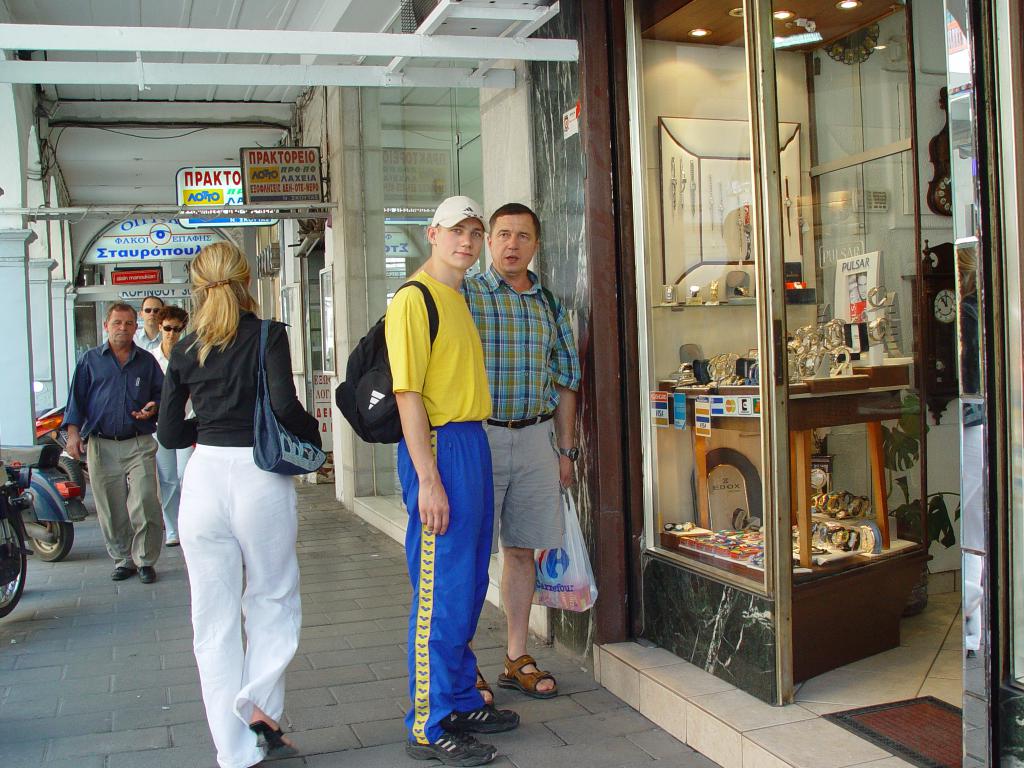 02-51  2002 г.  М.Черченко и тренер Е.Андронов. XI чемпионат мира. Патра, Греция..JPG