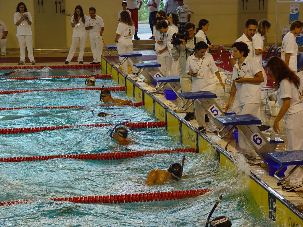 02-79  2002 г.  Финиш мужского заплыва. XI чемпионат мира. Патра, Греция..JPG