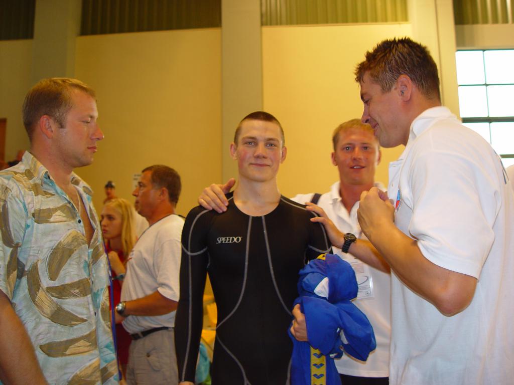 02-84  2002 г.  М.Черченко после победы в финальном заплыве. XI чемпионат мира. Патра, Греция..JPG