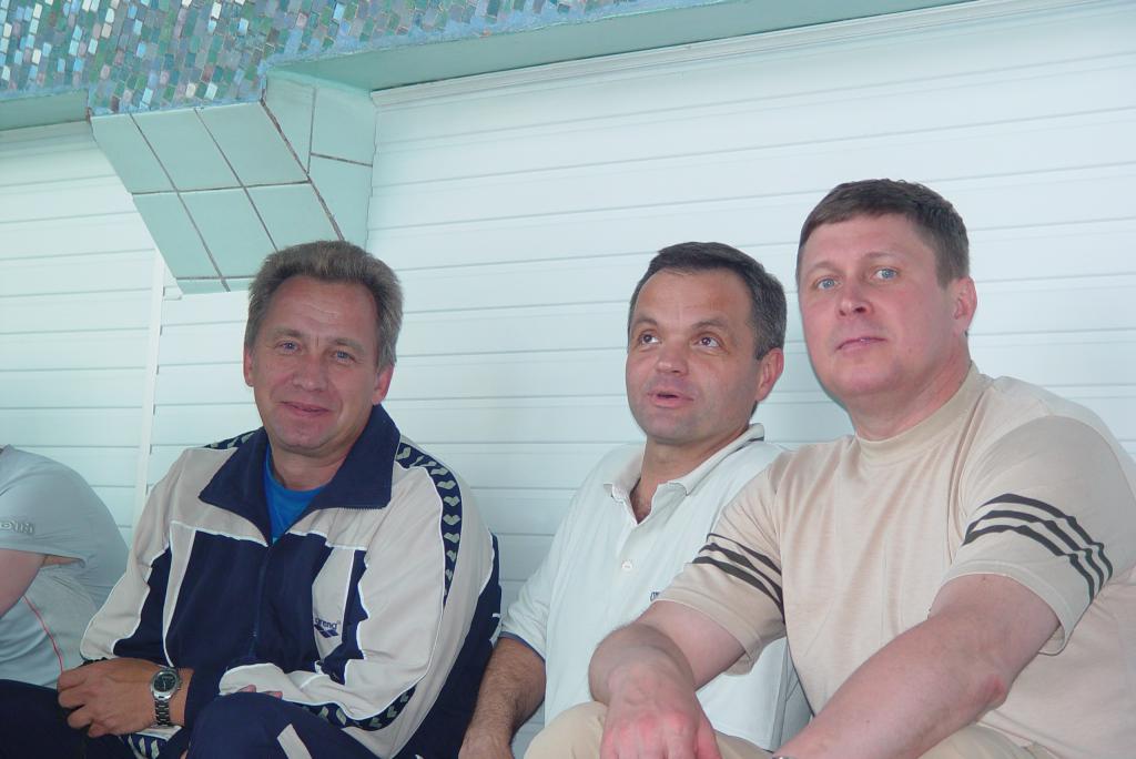 03-21  2003 г.  Тренеры С.Гундарев (Таганрог), В.Клунный (С.Петербург) и Н.Лебедкин (Москва). Чемпионат России по плаванию в ластах. Пикалёво..JPG