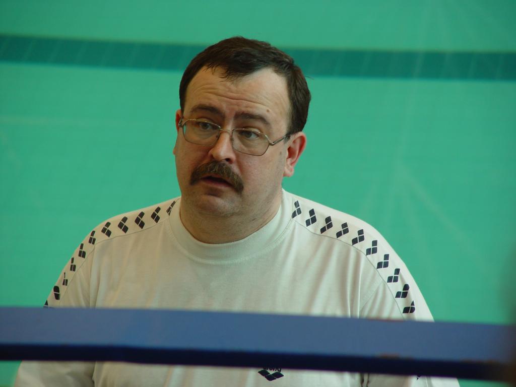 04-12  2004 г.  Наш тренер П.В.Тимченко. Х клубный чемпионат Европы (Кубок  CMAS). Экс-ан-Прованс, Франция..JPG