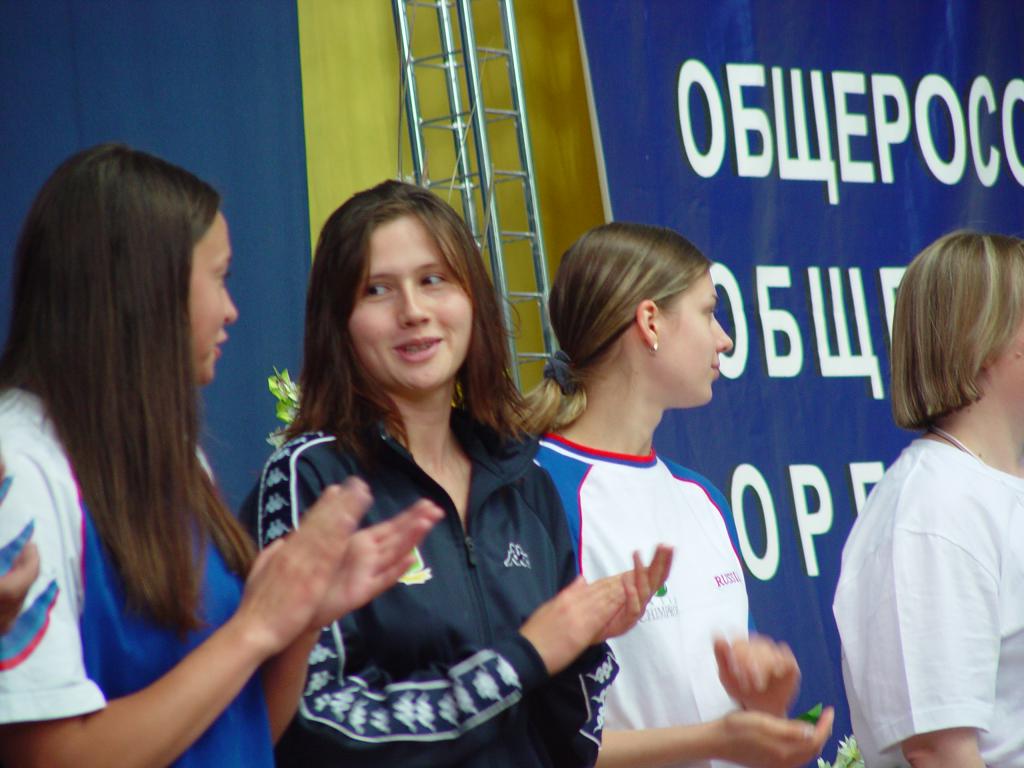 04-42  2004 г.  С.Сорокина перед награждением. Чемпионат России. Олимпийский бассейн, Москва..JPG