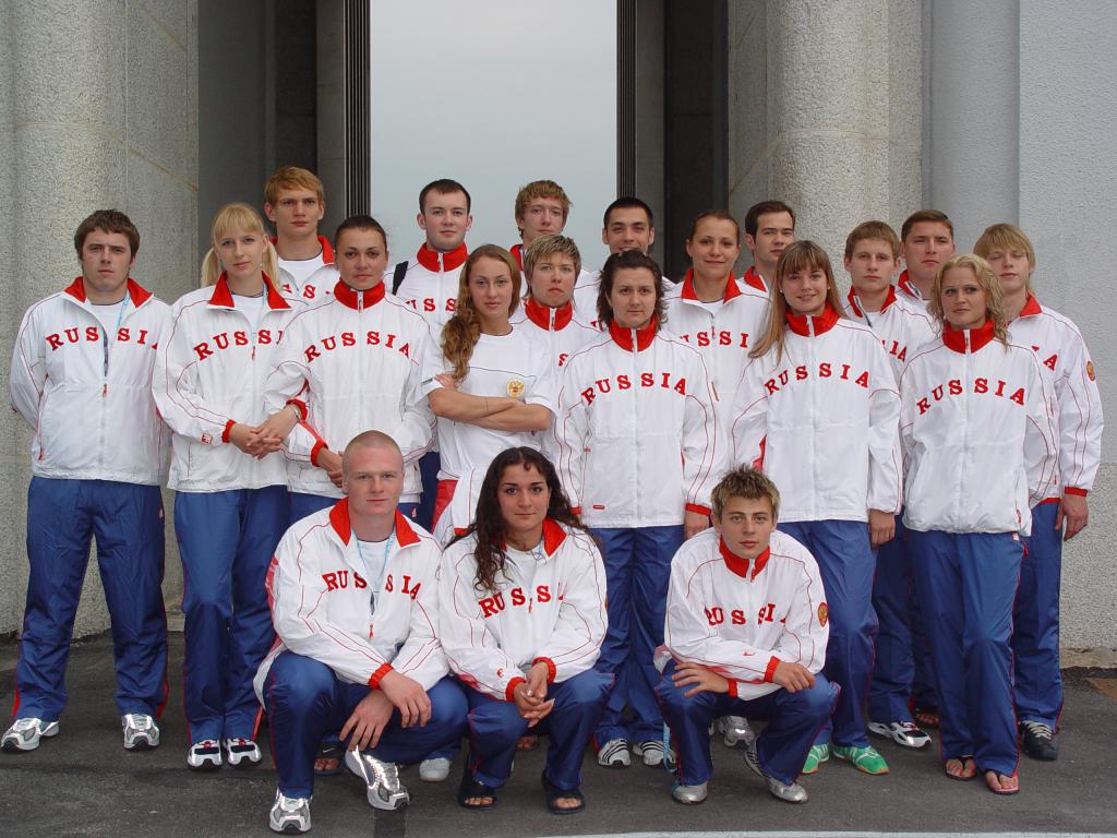06-52  2006 г.  Сборная России. Стоят Е.Скорженко, А.Михайлов, С.Дедюх и др.13-й чемпионат мира. Турин, Италия..JPG