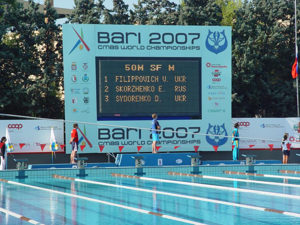 07-14  2007 г.  Награждение победителей. На втором месте Е.Скорженко. Всемирные игры CMAS, 14 чемпионат мира по плаванию в ластах. Бари, Италия..JPG