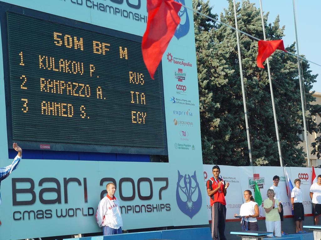 07-15  2007 г.  Награждение победителей. На первом месте П.Кулаков. Всемирные игры CMAS, 14 чемпионат мира по плаванию в ластах. Бари, Италия..JPG